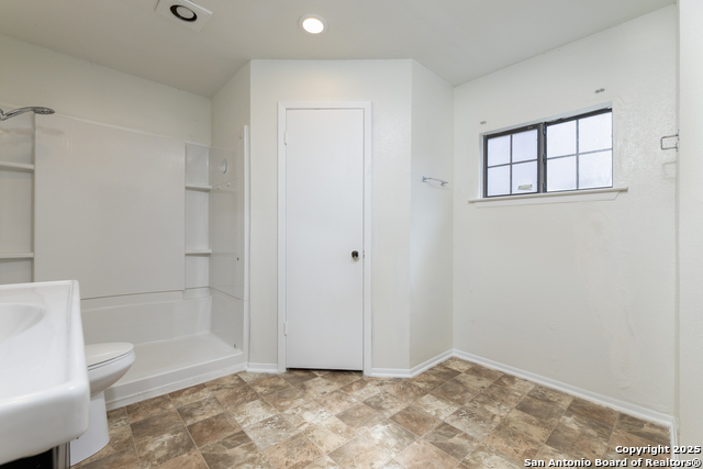 Image 17 of 25 For 8938 Rich Way