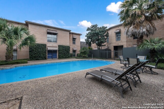 Image 18 of 23 For 7707 Broadway  23a