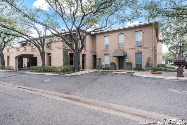Image 2 of 23 For 7707 Broadway  23a