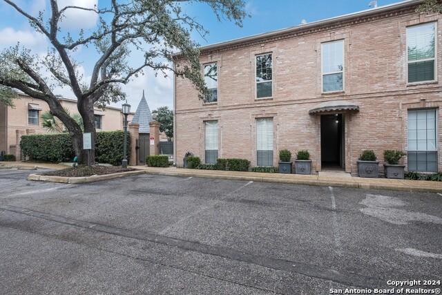 Image 3 of 23 For 7707 Broadway  23a