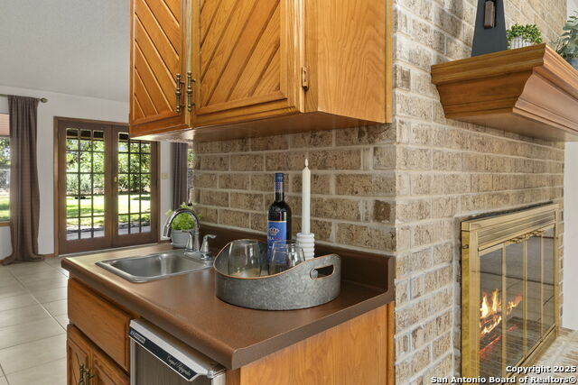 Listing photo id 9 for 19507 Encino Gap