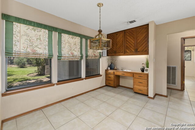 Listing photo id 10 for 19507 Encino Gap