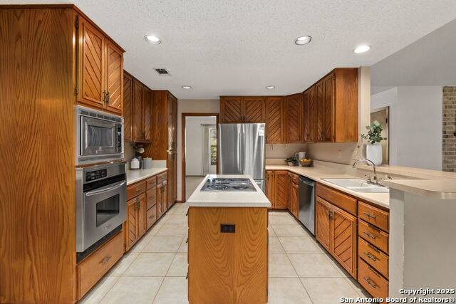 Listing photo id 11 for 19507 Encino Gap