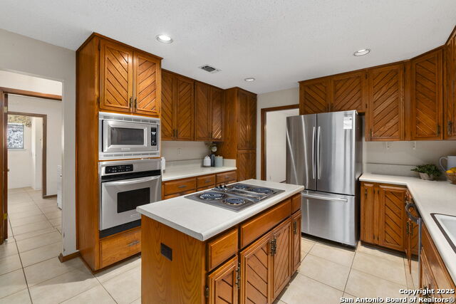Listing photo id 12 for 19507 Encino Gap