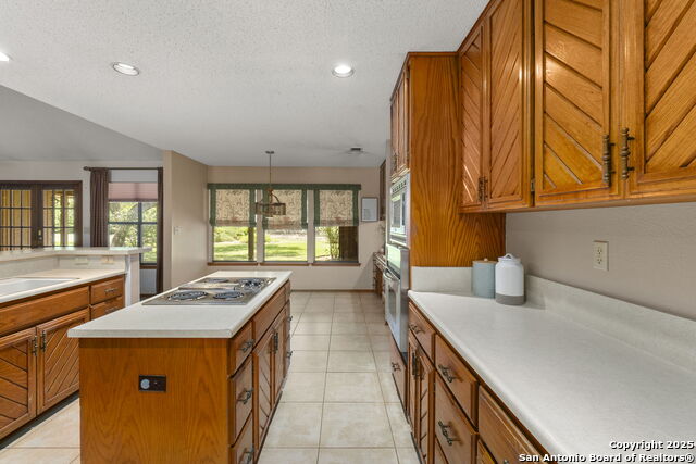 Listing photo id 14 for 19507 Encino Gap