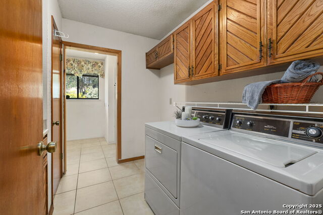 Listing photo id 15 for 19507 Encino Gap