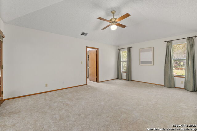 Listing photo id 17 for 19507 Encino Gap
