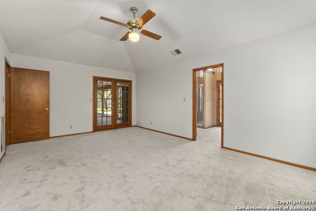 Listing photo id 18 for 19507 Encino Gap