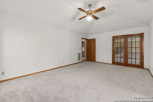 Listing photo id 19 for 19507 Encino Gap