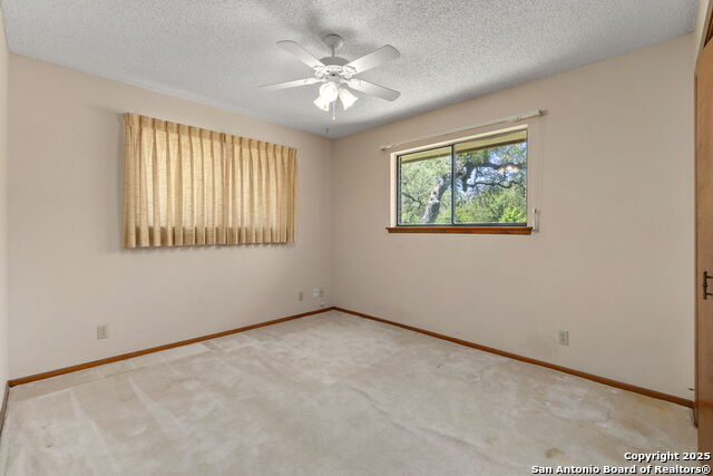 Listing photo id 23 for 19507 Encino Gap