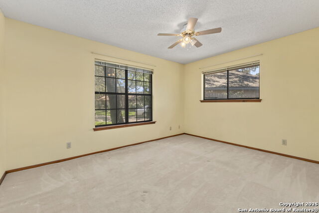 Listing photo id 25 for 19507 Encino Gap
