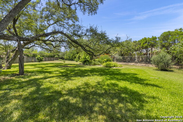 Listing photo id 29 for 19507 Encino Gap