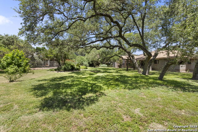 Listing photo id 33 for 19507 Encino Gap