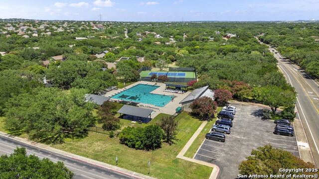 Listing photo id 35 for 19507 Encino Gap