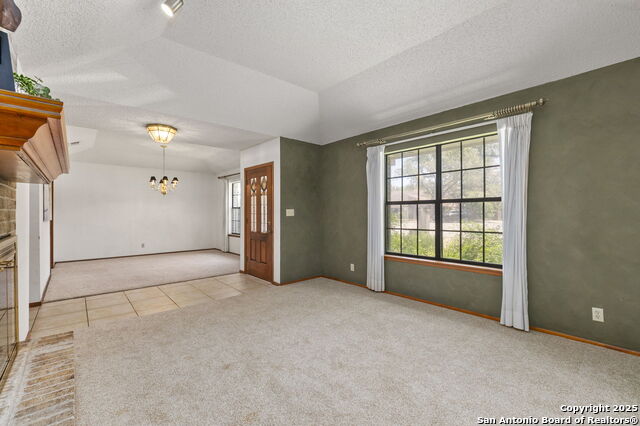 Listing photo id 2 for 19507 Encino Gap
