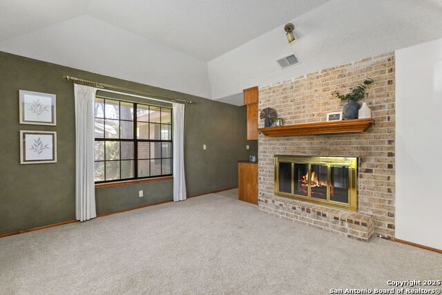 Listing photo id 3 for 19507 Encino Gap