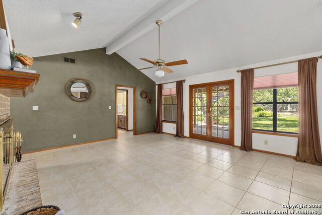 Listing photo id 4 for 19507 Encino Gap