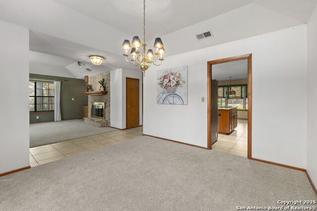 Listing photo id 6 for 19507 Encino Gap