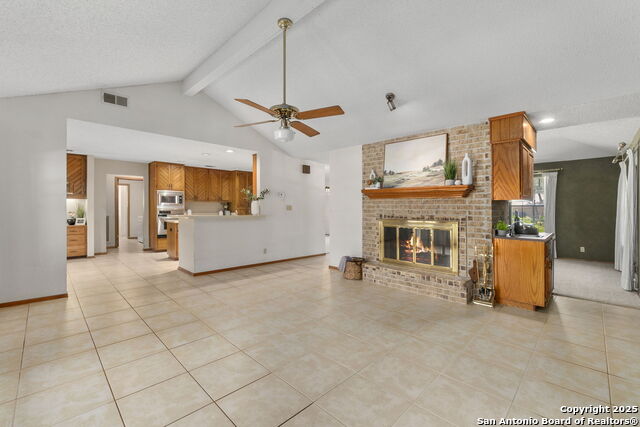 Listing photo id 7 for 19507 Encino Gap