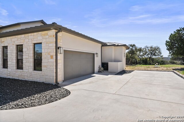 Image 3 of 51 For 5721 Dry Comal