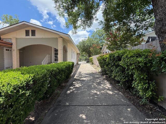 Image 3 of 11 For 1226 36th Nw B