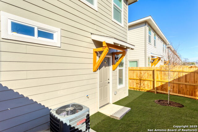 Image 4 of 28 For 826 Soria Place  102