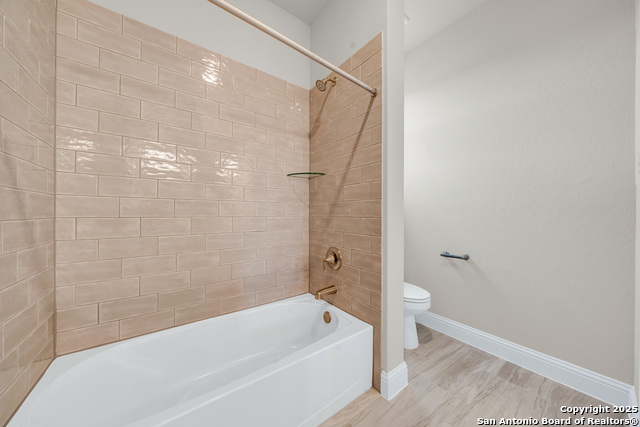 Image 17 of 21 For 221 Janice Avenue