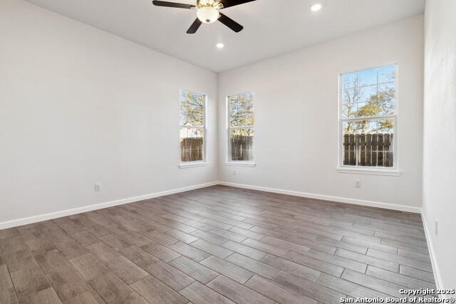 Image 11 of 27 For 2123 Lennon Ave