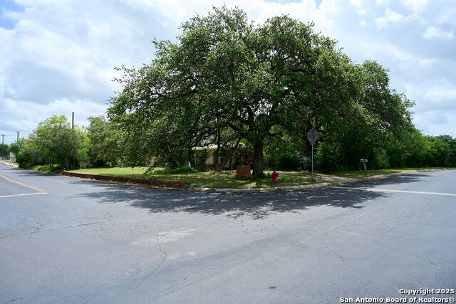 Listing photo id 9 for 5400 Thistle Dr