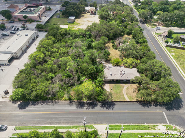 Listing photo id 0 for 5400 Thistle Dr