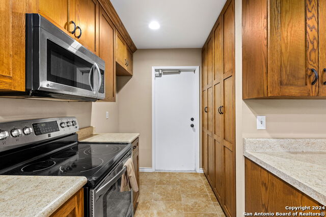 Listing photo id 12 for 9126 Points Edge