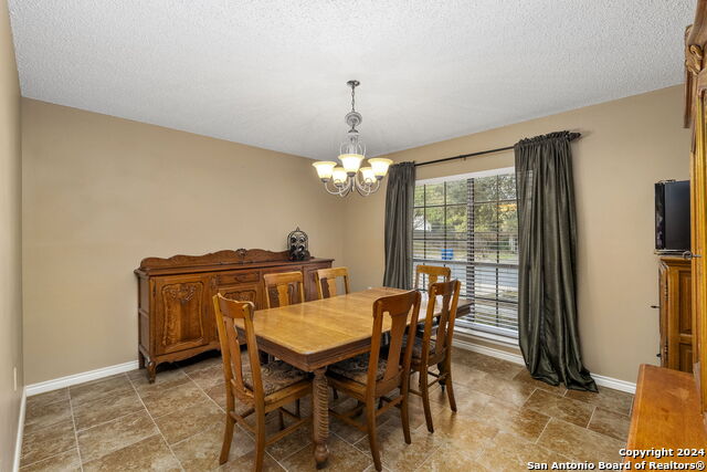 Listing photo id 13 for 9126 Points Edge
