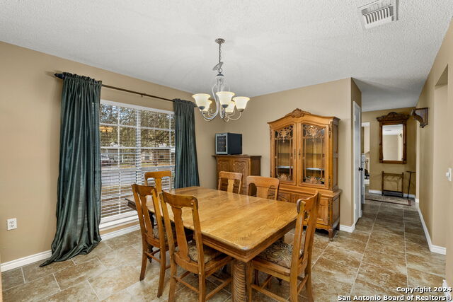Listing photo id 14 for 9126 Points Edge