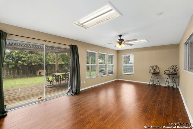 Listing photo id 15 for 9126 Points Edge