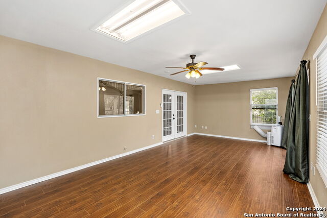 Listing photo id 16 for 9126 Points Edge