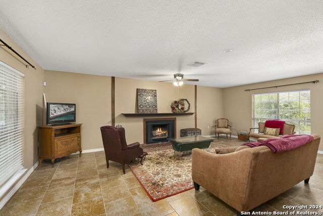 Listing photo id 4 for 9126 Points Edge
