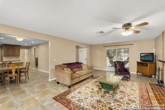 Listing photo id 7 for 9126 Points Edge