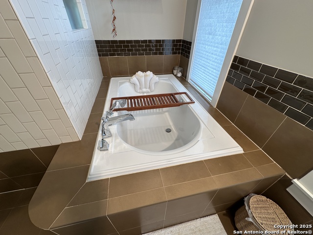 Image 22 of 36 For 137 Katherine Ct  # B