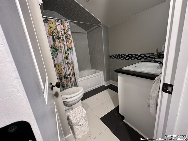 Image 32 of 36 For 137 Katherine Ct  # B