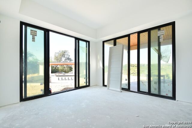Listing photo id 11 for 104 S Tower Drive