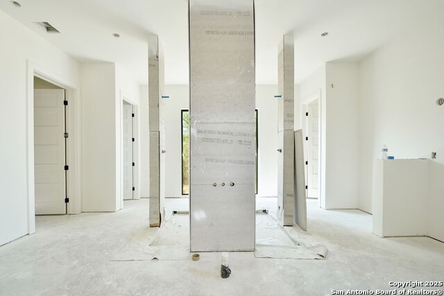 Listing photo id 14 for 104 S Tower Drive