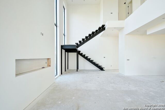 Listing photo id 3 for 104 S Tower Drive