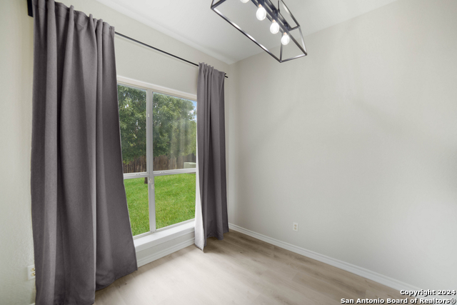 Image 11 of 33 For 422 Regal View Dr