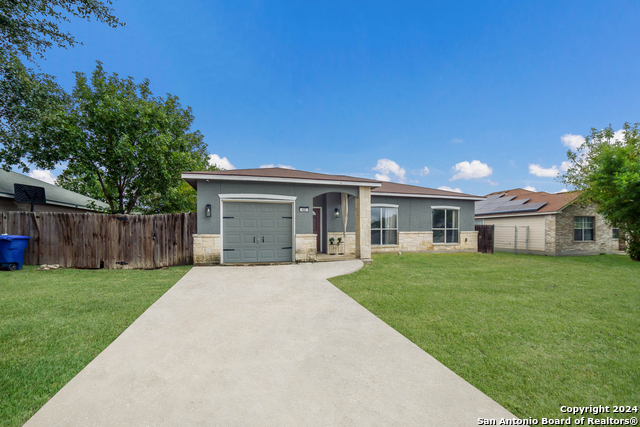Image 2 of 33 For 422 Regal View Dr