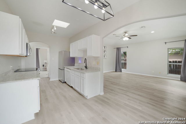Image 9 of 33 For 422 Regal View Dr