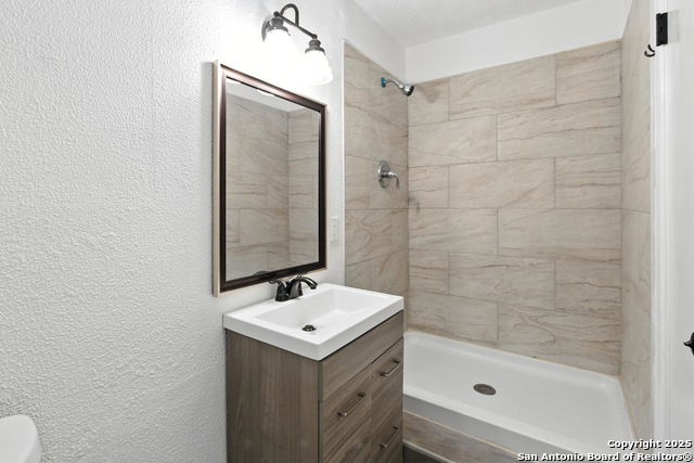Listing photo id 8 for 8265 Utopia