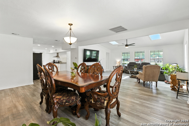 Listing photo id 10 for 8265 Utopia