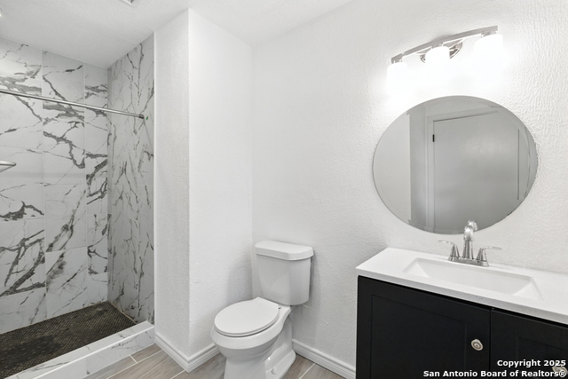 Listing photo id 12 for 8265 Utopia