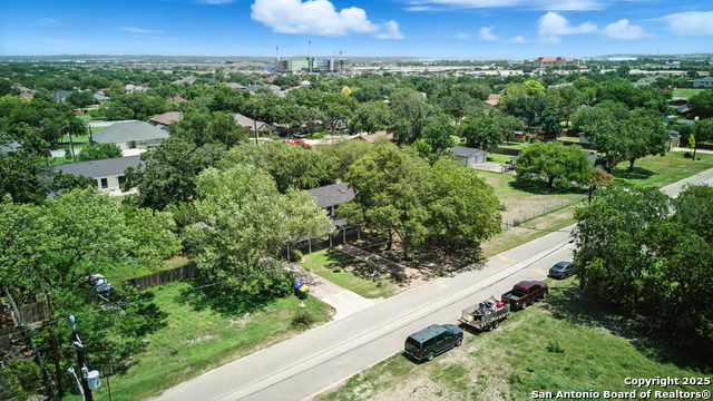 Listing photo id 17 for 8265 Utopia