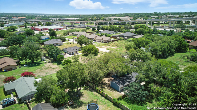 Listing photo id 18 for 8265 Utopia